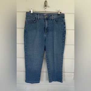 Lee Classic fit at the Waist